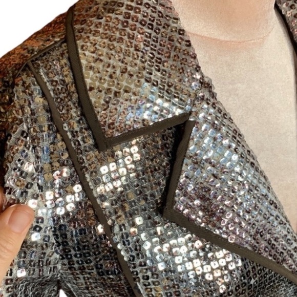 CHICO'S All Over Sequin Blazer Snap Closure with Tie Belt Jacket Size 2 Large - Picture 4 of 9